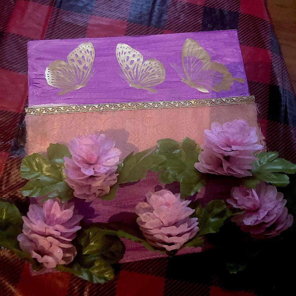 A small, cute decor for the home for women and girls